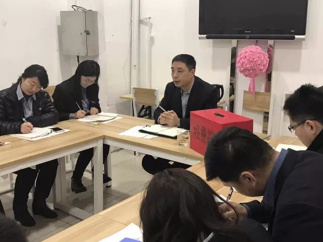 【會(huì)議】新瑪特購(gòu)物廣場(chǎng)召開(kāi)中層會(huì)議1.webp.jpg